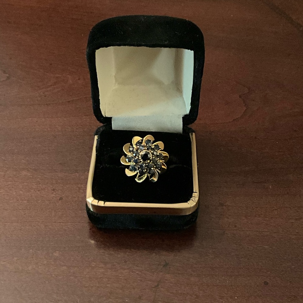 Elegant 14K Gold Sapphire Floral Ring